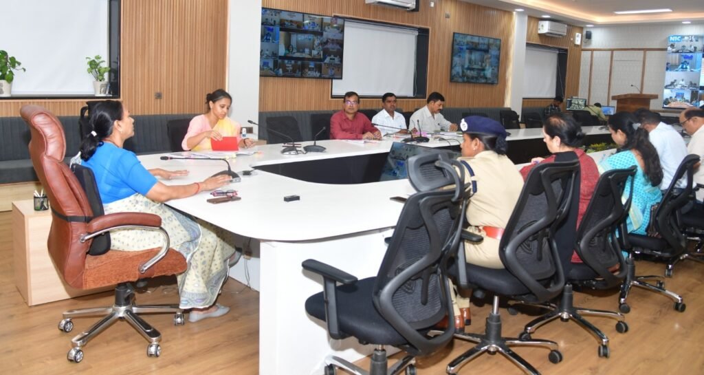 राशन कार्ड व आयुष्मान कार्ड बनाने के दिए निर्देश
