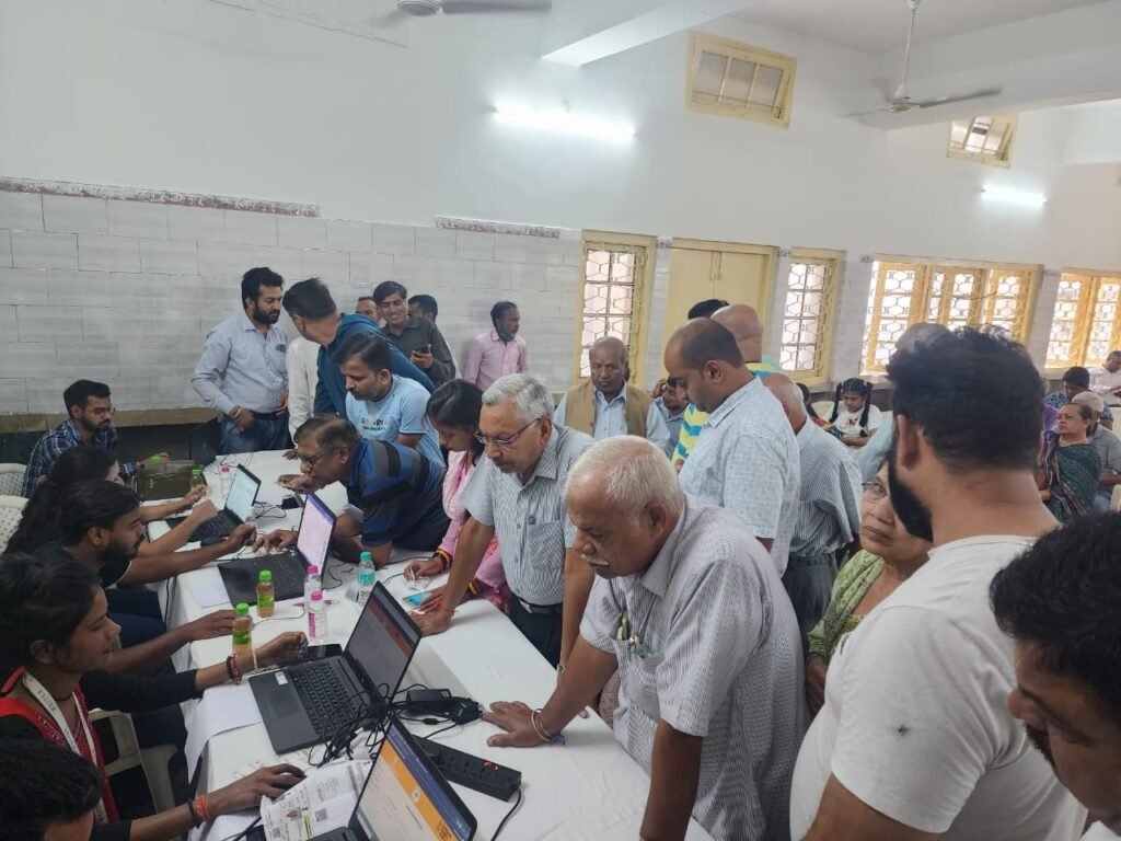 आयुष्मान कार्ड बनाने को लेकर लोगों में दिखा उत्साह