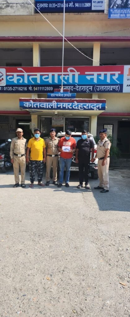 गुंडई दिखाने वालों का दून पुलिस ने उतारा खुमार