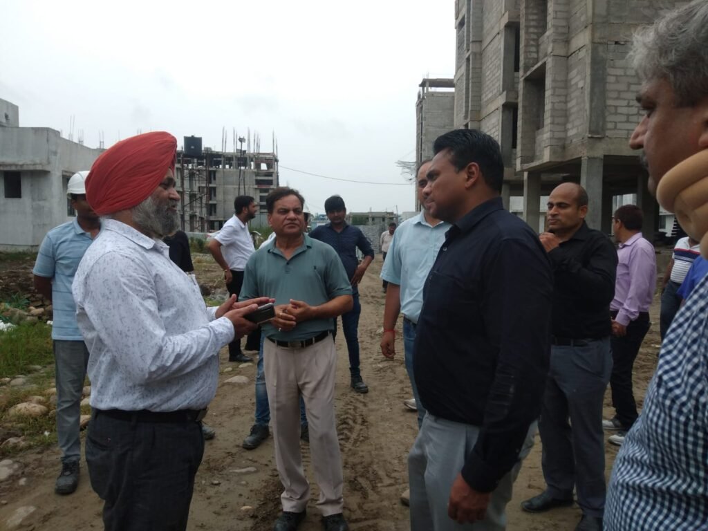 अस्पतालों में खामिया मिलने पर अधिकारियों को लगाई फटकार