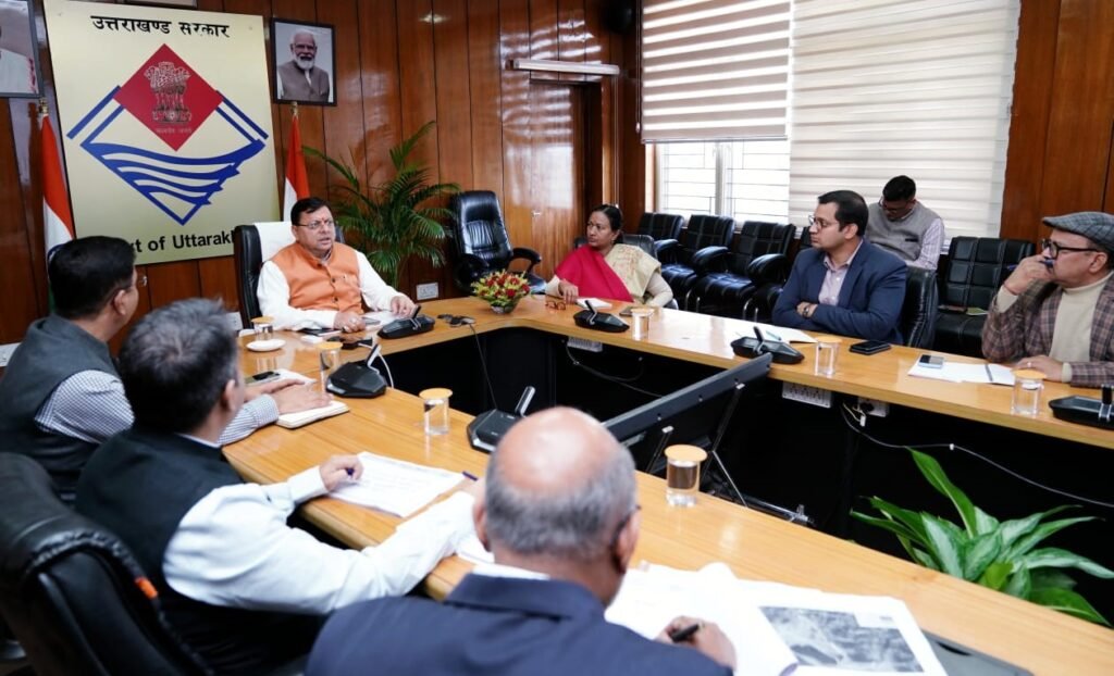 30 नवंबर तक सड़कों को गड्ढ़ा मुक्त न बनाने वाले अफसरों पर होगी कार्रवाई : धामी
