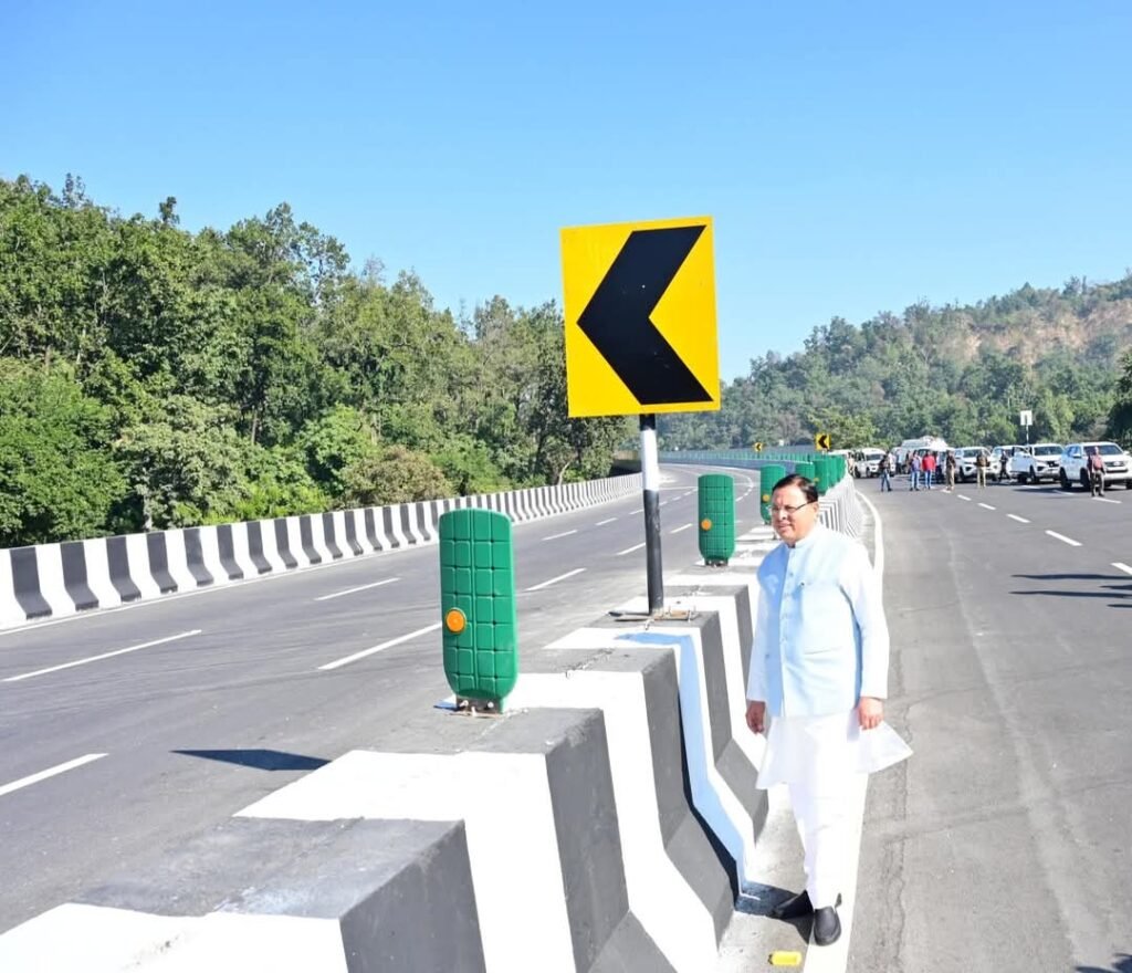 मुख्यमंत्री पुष्कर सिंह धामी ने सोमवार को दिल्ली-देहरादून एक्सप्रेस-वे के निर्माण कार्यों का किया स्थलीय निरीक्षण